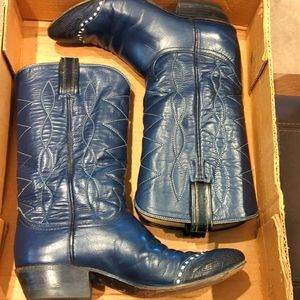 Vintage Tony Lama blue boots with white trim 35.5
